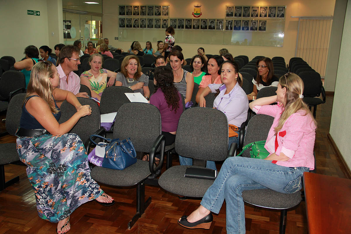 MUNICÍPIOS DISCUTEM POLÍTICAS PARA AS MULHERES
